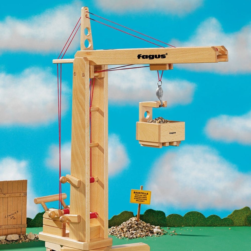 Fagus-Holzkran. Ein in Deutschland hergestelltes Spielzeug. Der groe Fagus- Holzkran