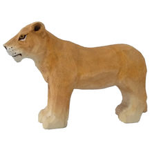 Figur Löwin aus Holz WU-40462 Wudimals 1